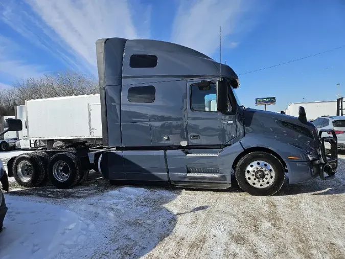 2024 VOLVO VNL64T760