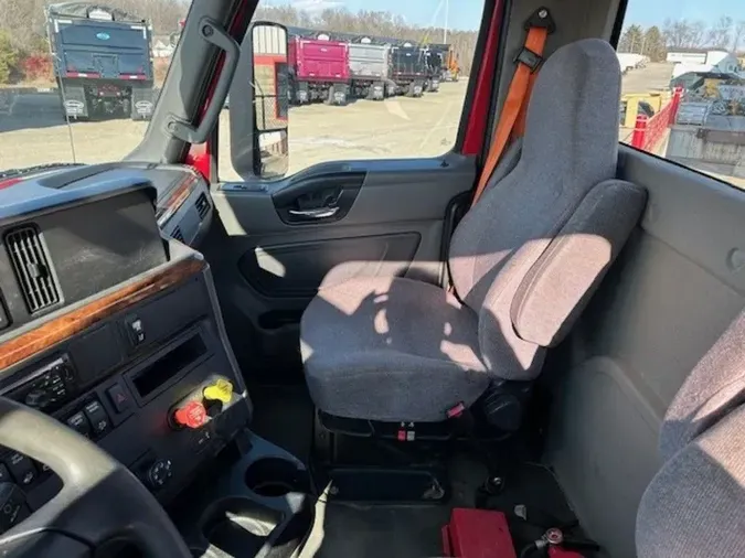 2018 International LT&reg; Series Day Cab