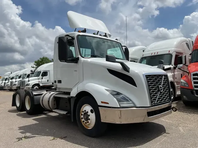 2019 VOLVO VNL64T-300
