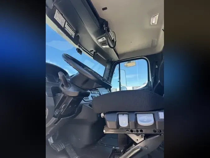 2025 Freightliner FL114SDa3d5f758852617e2bf0a6a46468c9052