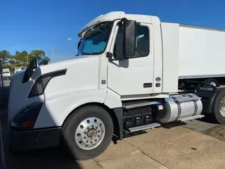 2017 Volvo VNL64TRACTOR