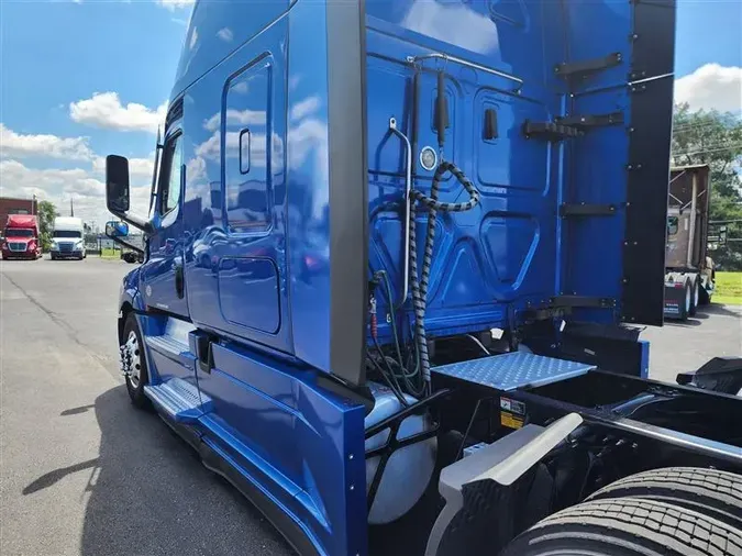 2022 FREIGHTLINER CASCADIAa3d6b37a60efdbae58c09b3e6248dd90