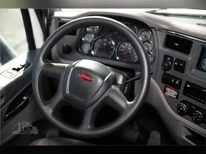 2017 PETERBILT 579