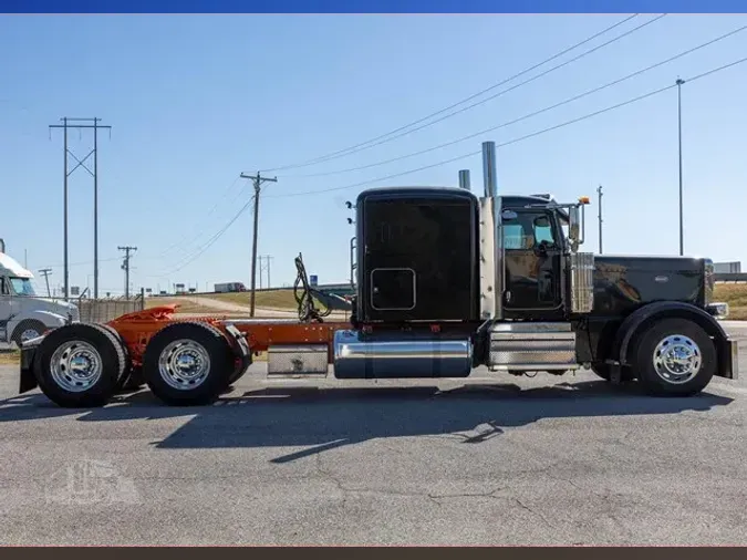 2022 PETERBILT 389