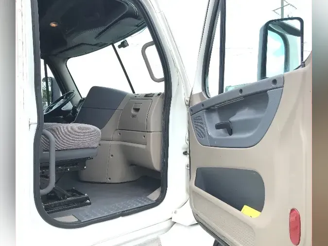 2018 Freightliner X12564ST