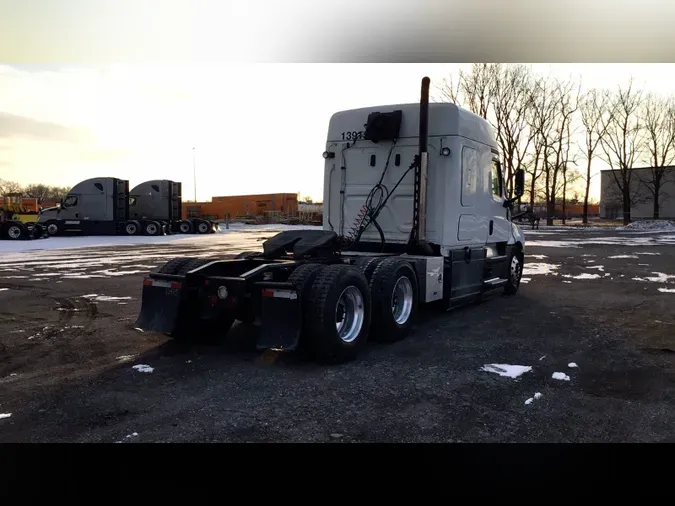 2022 Freightliner Cascadia 126