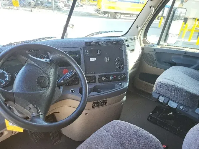 2019 Freightliner X12564ST