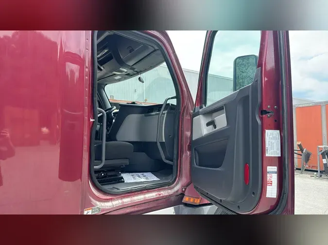 2020 Freightliner Cascadia 126