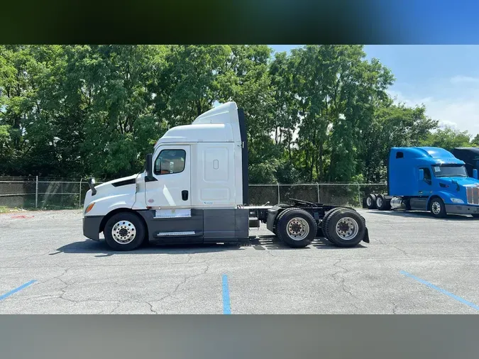2020 Freightliner Cascadia 126