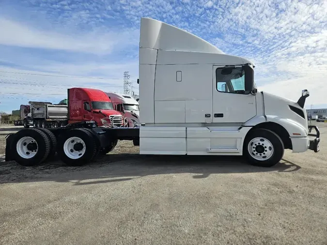 2019 VOLVO VNR64T640