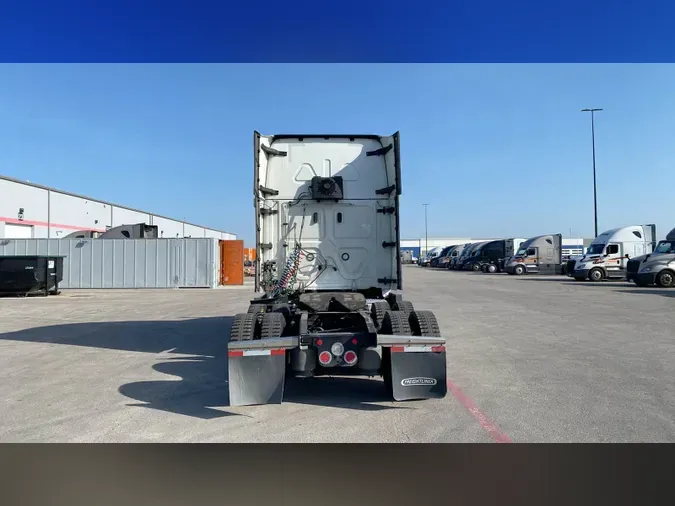 2022 Freightliner Cascadia 126