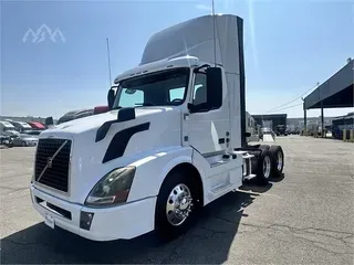 2016 VOLVO VNL64T300