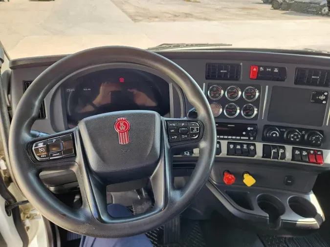 2022 Kenworth T880