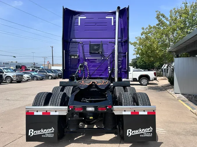 2025 VOLVO VNL64T860