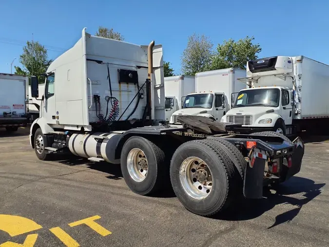2020 VOLVO VNR64T-640