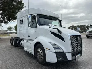 2021 VOLVO VNL740