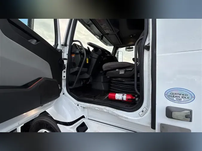 2019 VOLVO VNL640