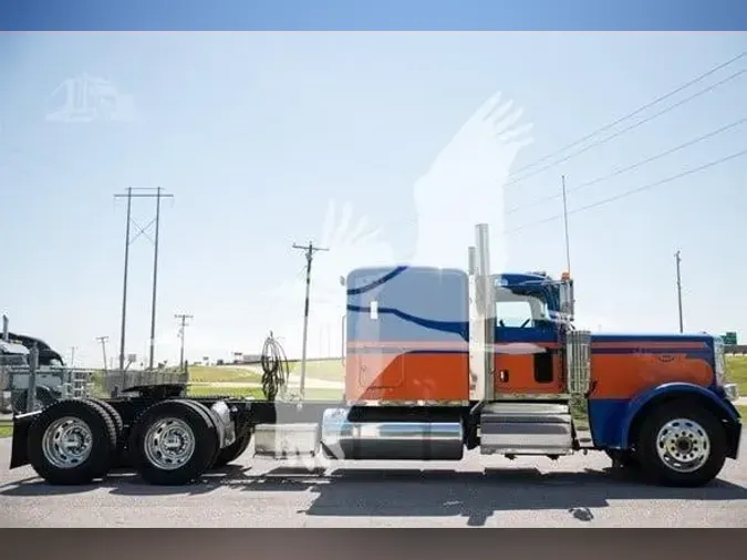 2021 PETERBILT 389