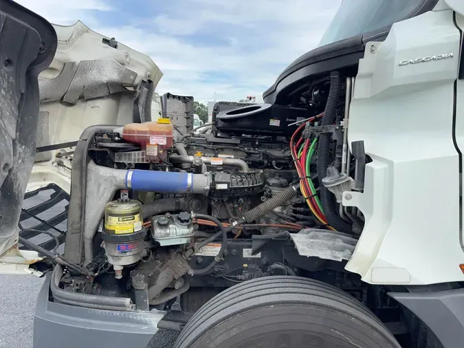 2021 Freightliner Cascadia 126