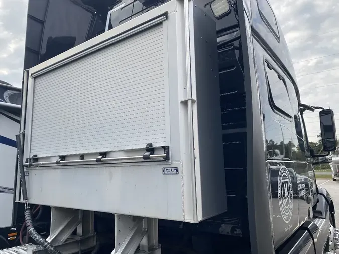 2020 VOLVO VNL64T860