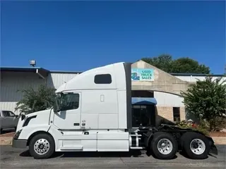 2017 VOLVO VNL64T670