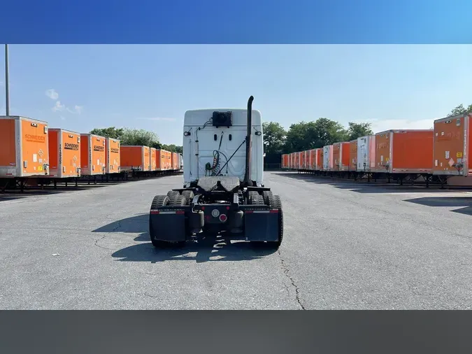 2021 Freightliner Cascadia 126