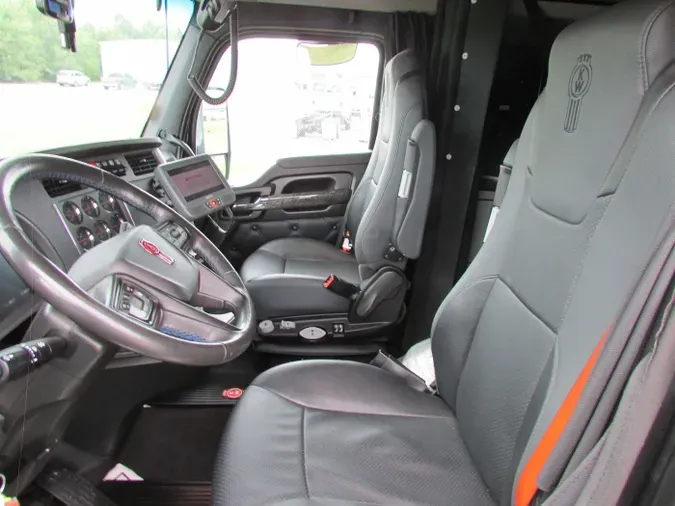 2023 Kenworth W990