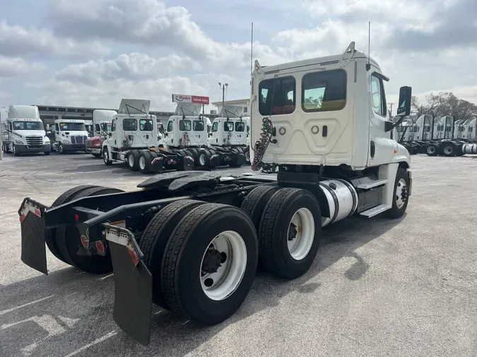 2018 FREIGHTLINER/MERCEDES CASCADIA 125