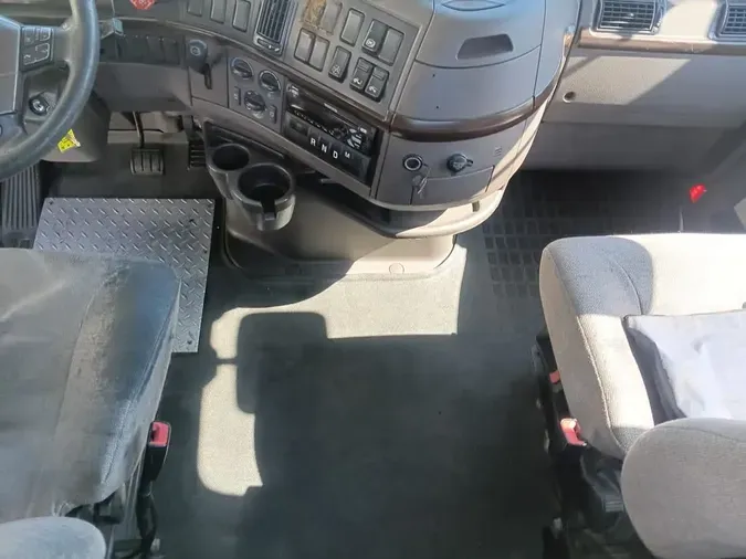 2018 VOLVO VNL64TRACTOR
