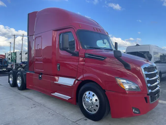 2020 Freightliner Cascadia 126