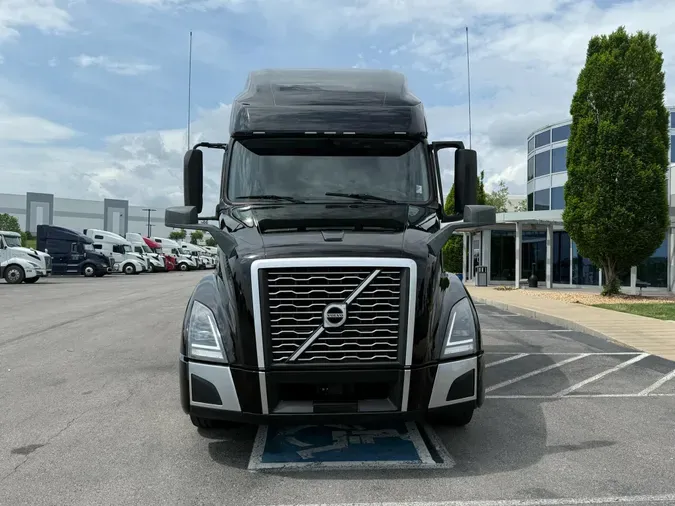 2021 VOLVO VNL64T760