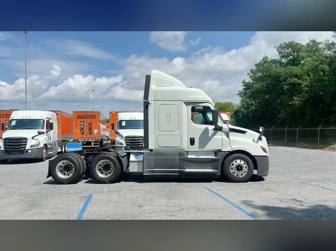 2020 Freightliner Cascadia 126