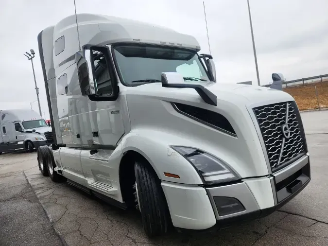 2023 VOLVO VNL64T760