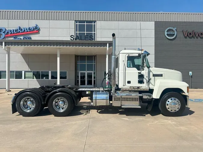 2019 MACK PI64T