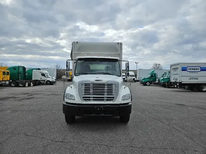 2016 Freightliner M211264S