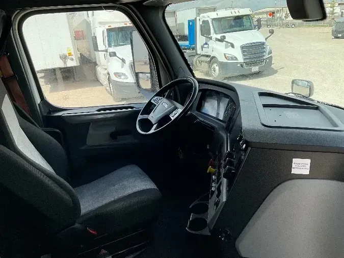 2019 Freightliner T12664ST