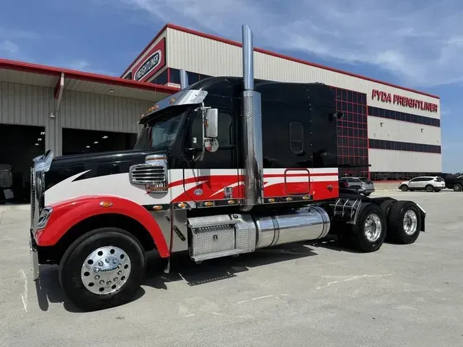 2018 Freightliner 122SD