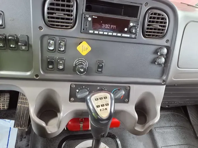 2017 FREIGHTLINER M2 106