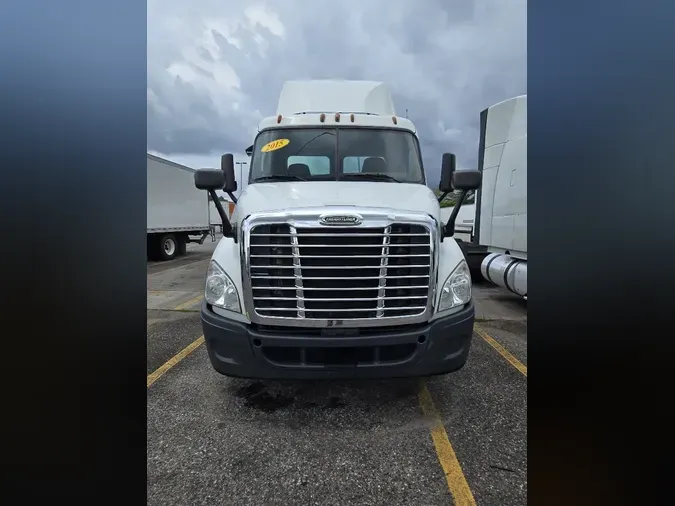 2015 FREIGHTLINER/MERCEDES CASCADIA 113