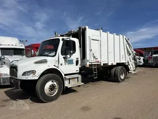 2005 FREIGHTLINER BUSINESS CLASS M2 106
