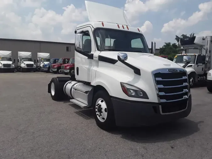 2020 FREIGHTLINER NEW CASCADIA 126