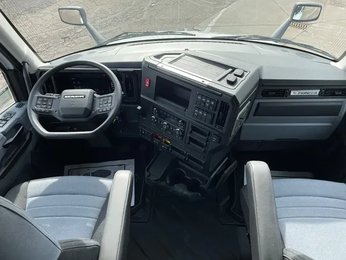 2026 MACK Pioneer 76" High Roofa420c010f044b00ede2c53c34c72ea8d