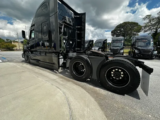 2021 FREIGHTLINER CASCADIA 126