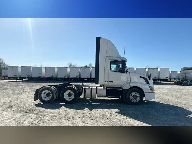 2015 Volvo VNL300