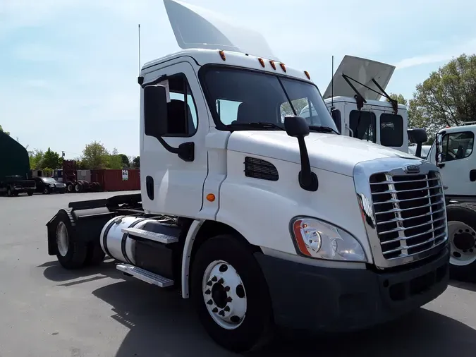 2016 FREIGHTLINER/MERCEDES CASCADIA 113