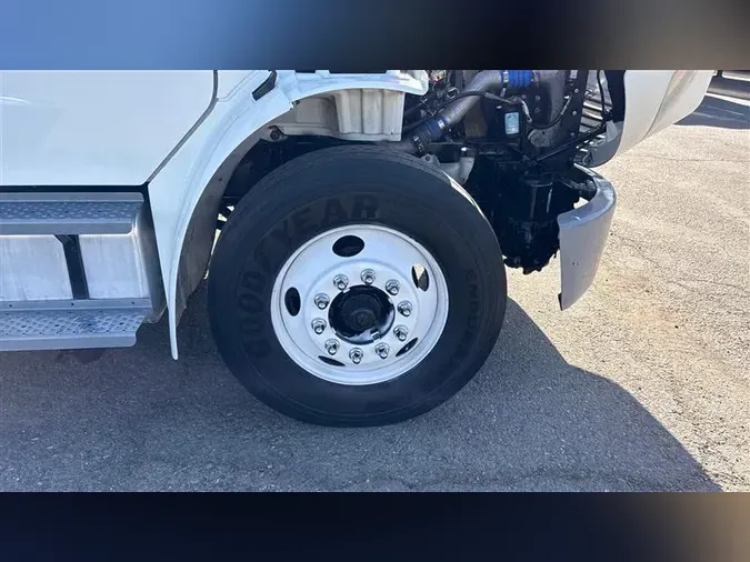 2018 FREIGHTLINER M2-106