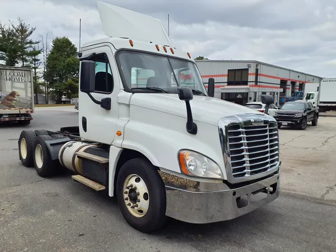 2017 FREIGHTLINER/MERCEDES CASCADIA 125