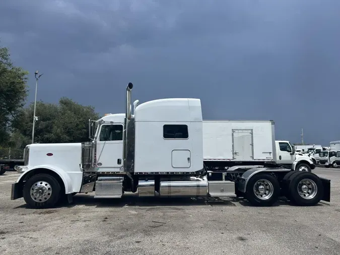 2023 Peterbilt 389