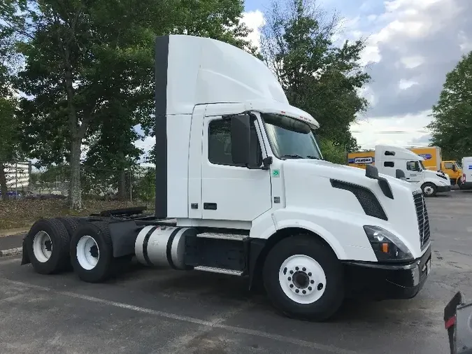 2018 Volvo VNL64300