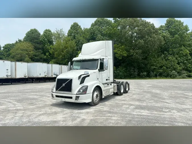 2017 Volvo VNL300